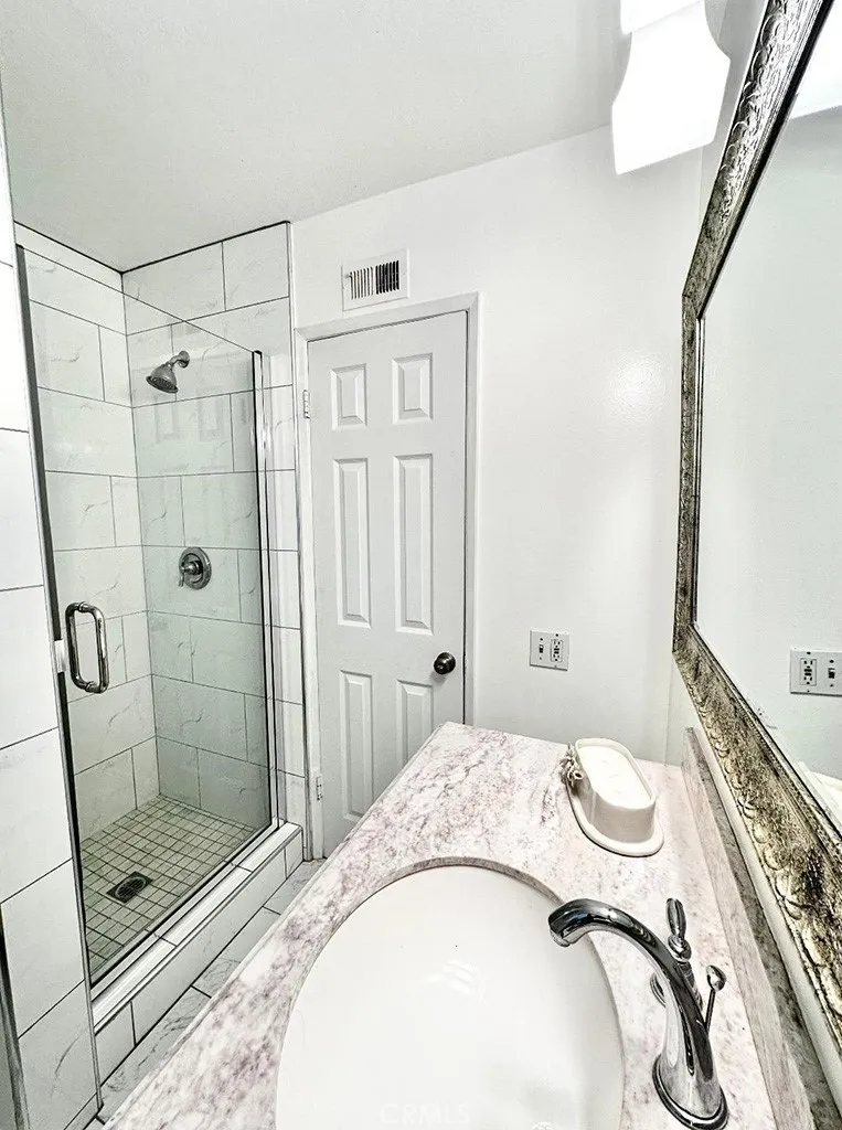 26261 Veva Way Calabasas, CA 91302