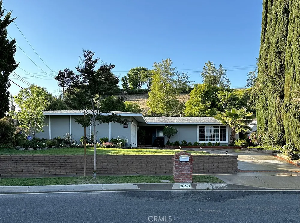 26261 Veva Way Calabasas, CA 91302
