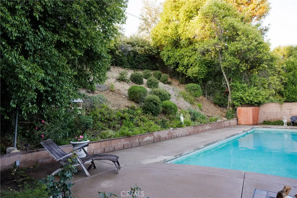 26261 Veva Way Calabasas, CA 91302