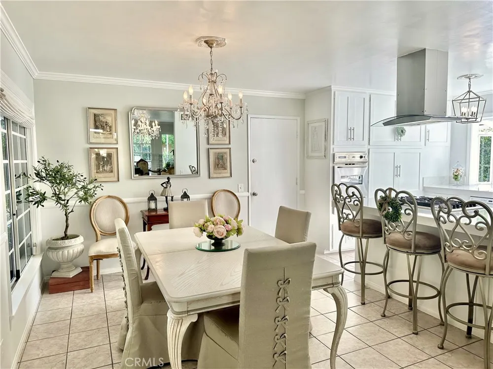 26261 Veva Way Calabasas, CA 91302