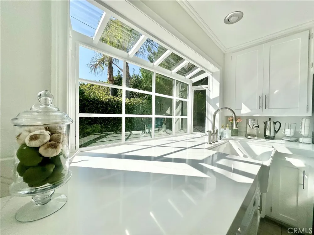 26261 Veva Way Calabasas, CA 91302