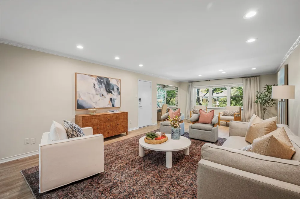 6226 Bandera Avenue #C Dallas, TX 75225
