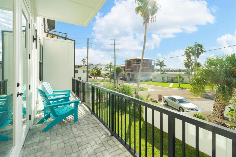 187 145TH AVENUE E #3 Madeira Beach, FL 33708