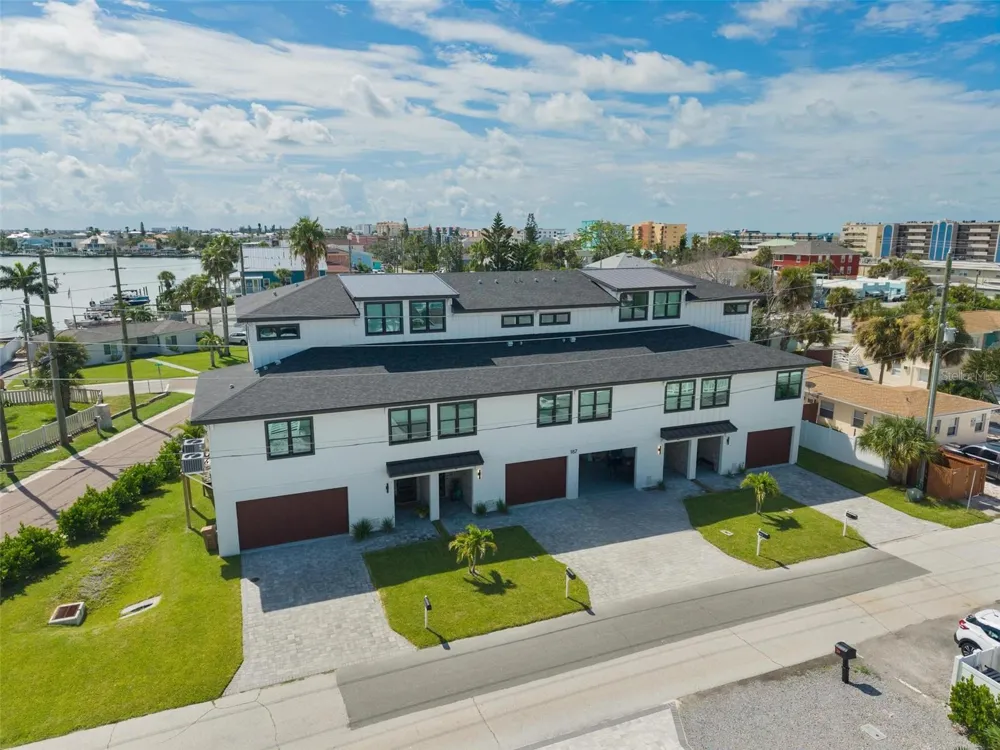 187 145TH AVENUE E #3 Madeira Beach, FL 33708