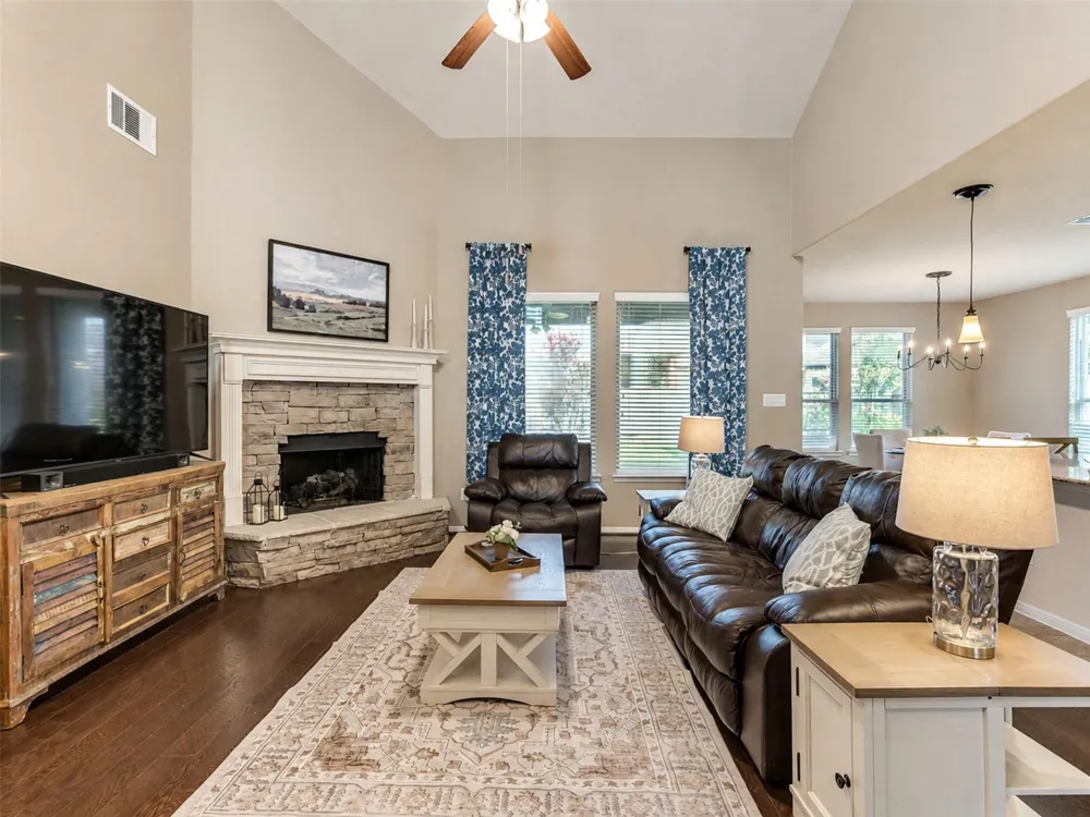 574 Southampton Lane League City, TX 77573