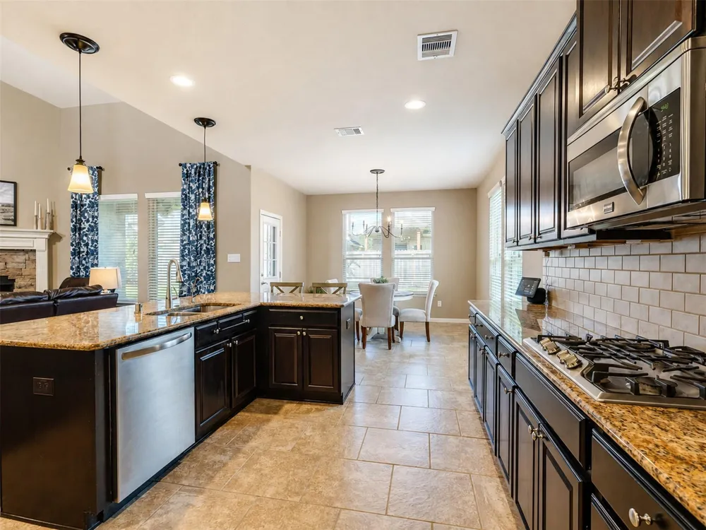 574 Southampton Lane League City, TX 77573