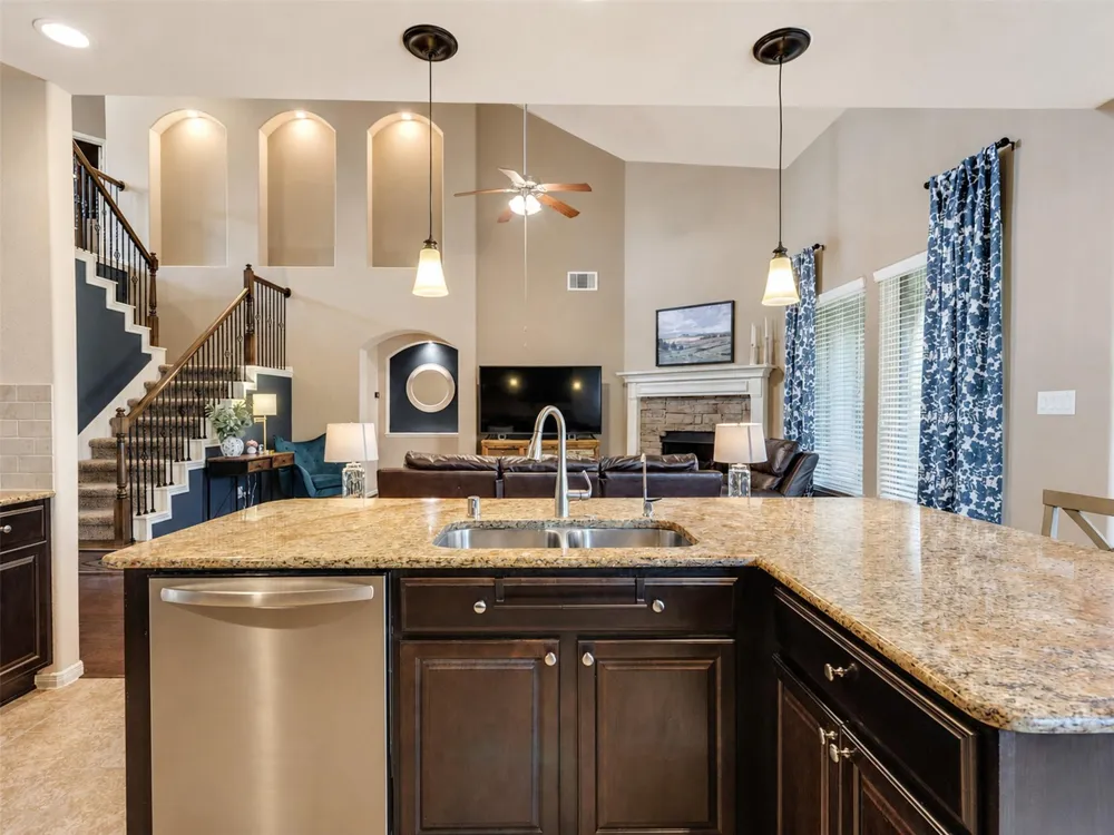 574 Southampton Lane League City, TX 77573