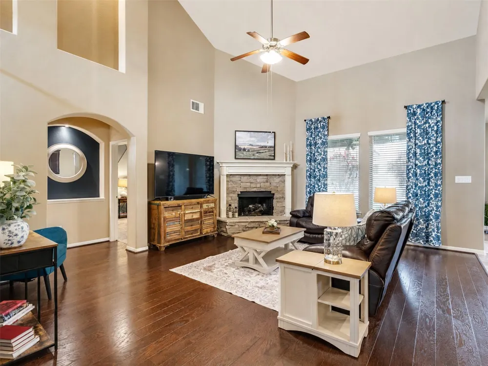 574 Southampton Lane League City, TX 77573