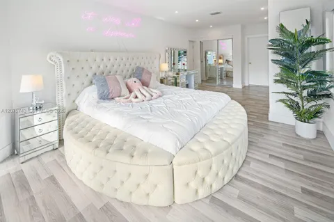 1460 Marseille Dr
