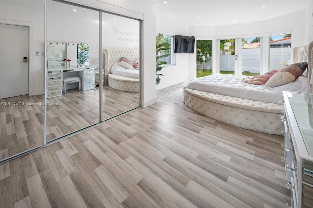 1460 Marseille Dr Miami Beach, FL 33141