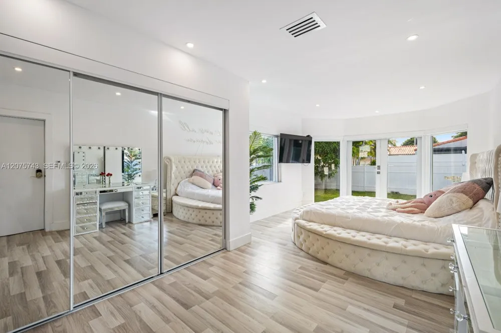 1460 Marseille Dr Miami Beach, FL 33141