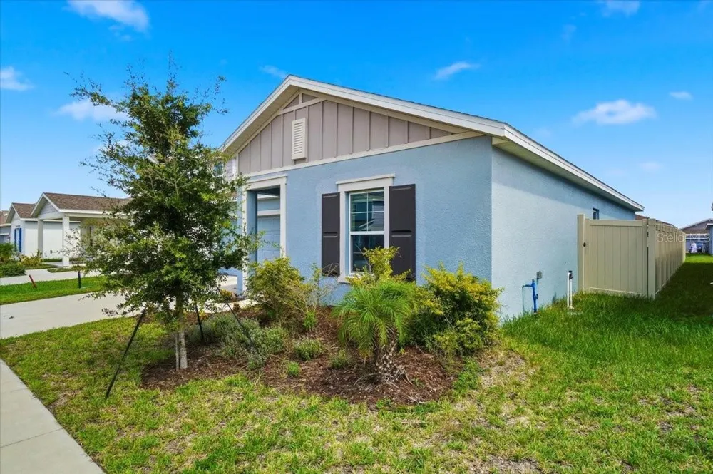 1033 HOLDEN WAY Eagle Lake, FL 33839