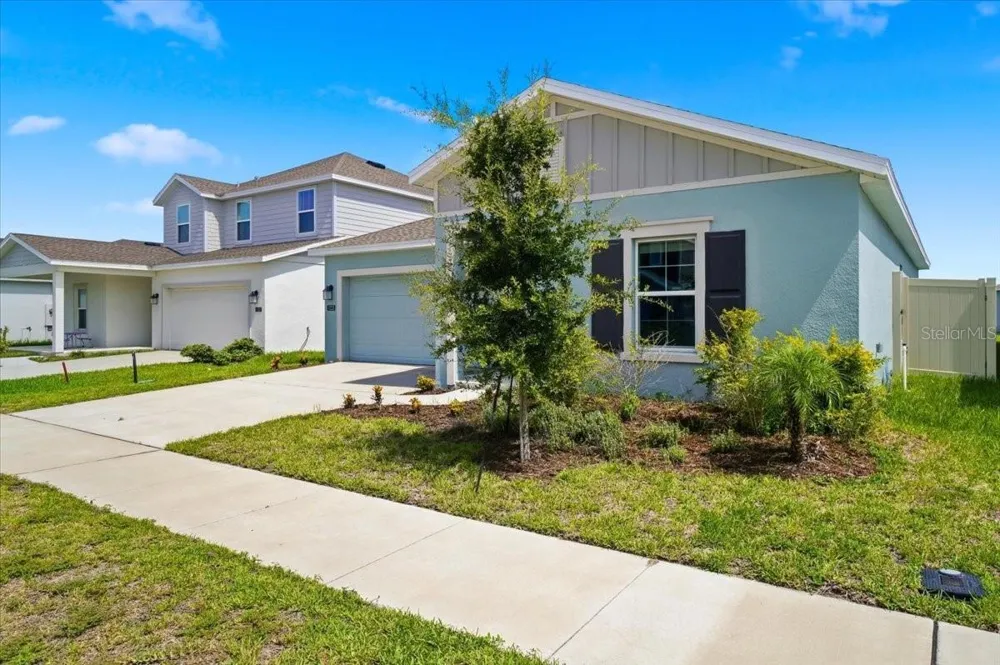 1033 HOLDEN WAY Eagle Lake, FL 33839