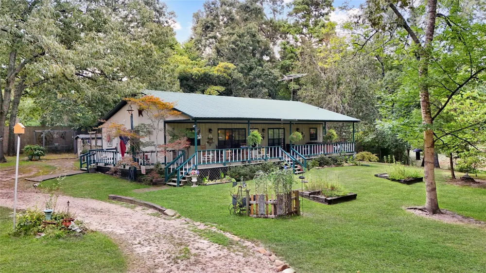 1308 W FM 906 Powderly, TX 75473