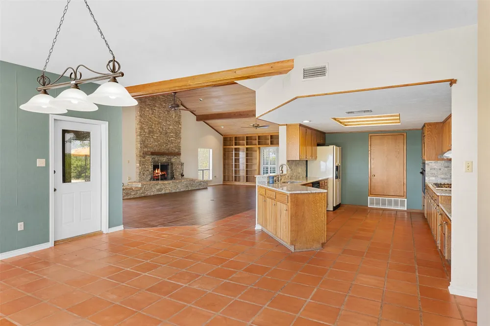 4732 W US Highway 79 Franklin, TX 77856