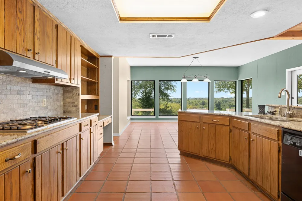 4732 W US Highway 79 Franklin, TX 77856