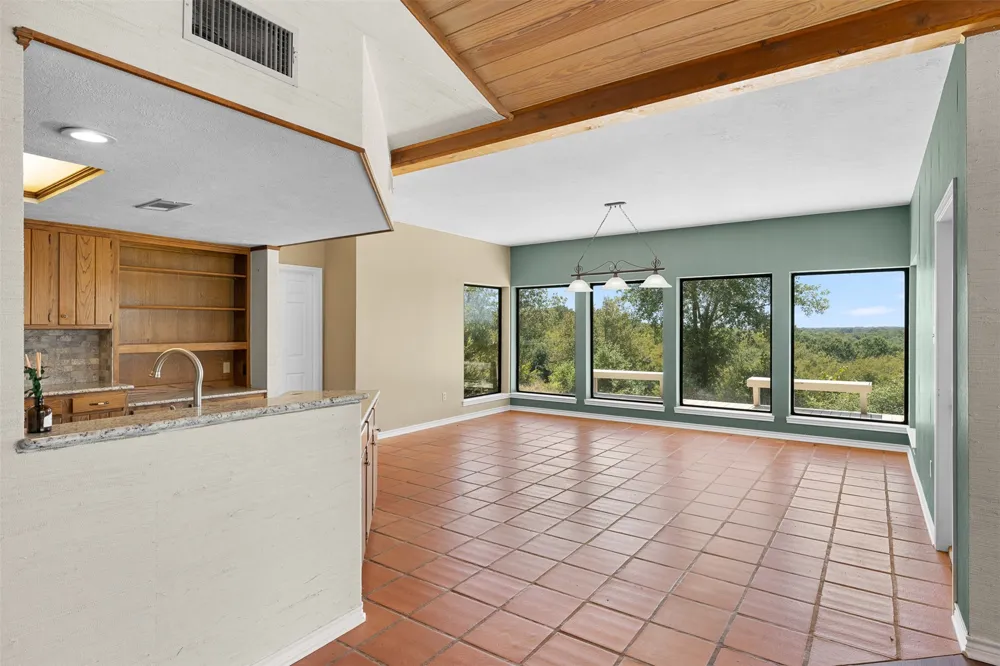 4732 W US Highway 79 Franklin, TX 77856