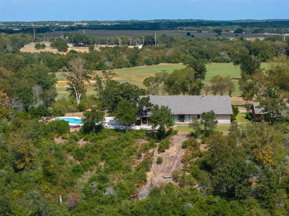 4732 W US Highway 79 Franklin, TX 77856