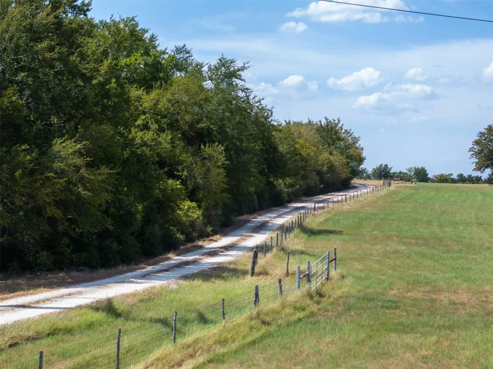4732 W US Highway 79 Franklin, TX 77856