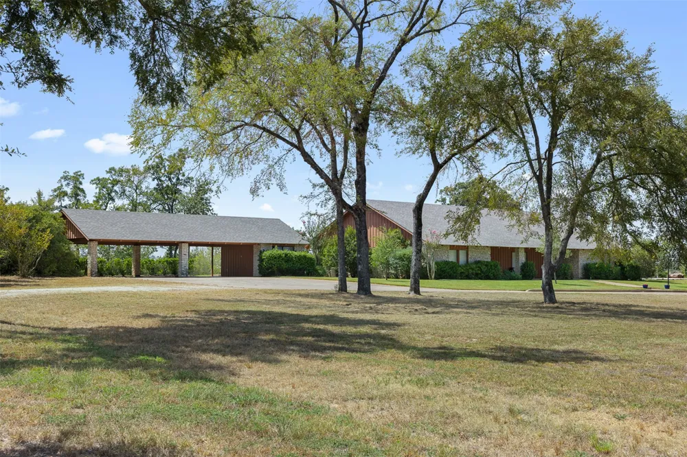 4732 W US Highway 79 Franklin, TX 77856