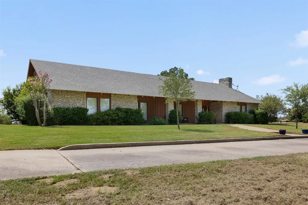 4732 W US Highway 79 Franklin, TX 77856