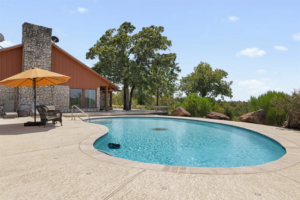 4732 W US Highway 79 Franklin, TX 77856
