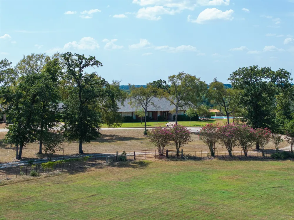 4732 W US Highway 79 Franklin, TX 77856