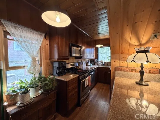 9544 Snow Drift Forest Falls, CA 92339
