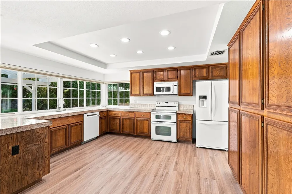 2354 Collier Court Simi Valley, CA 93065