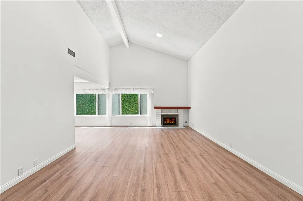 2354 Collier Court Simi Valley, CA 93065