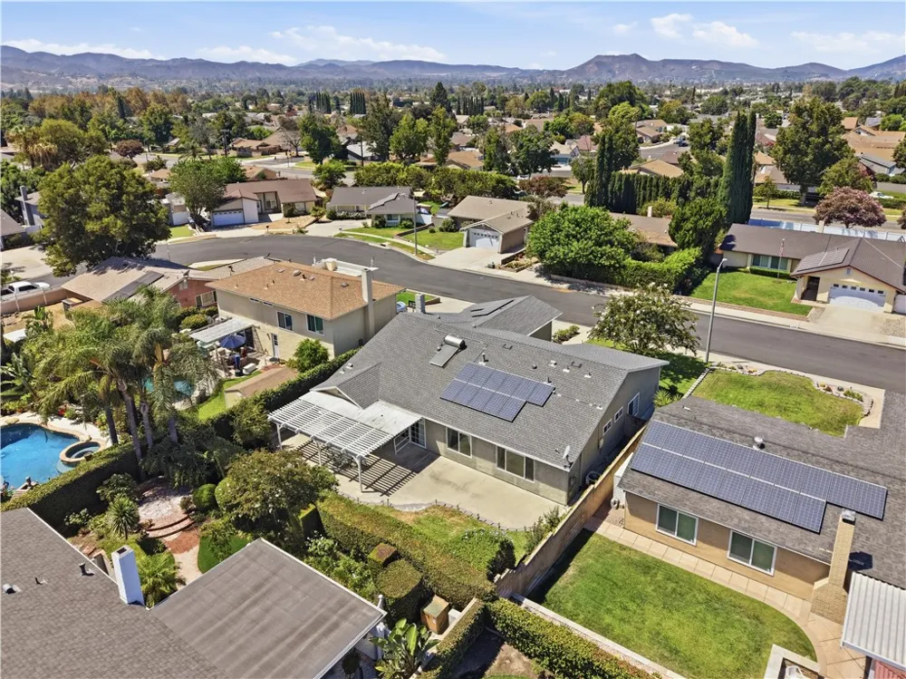 2354 Collier Court Simi Valley, CA 93065