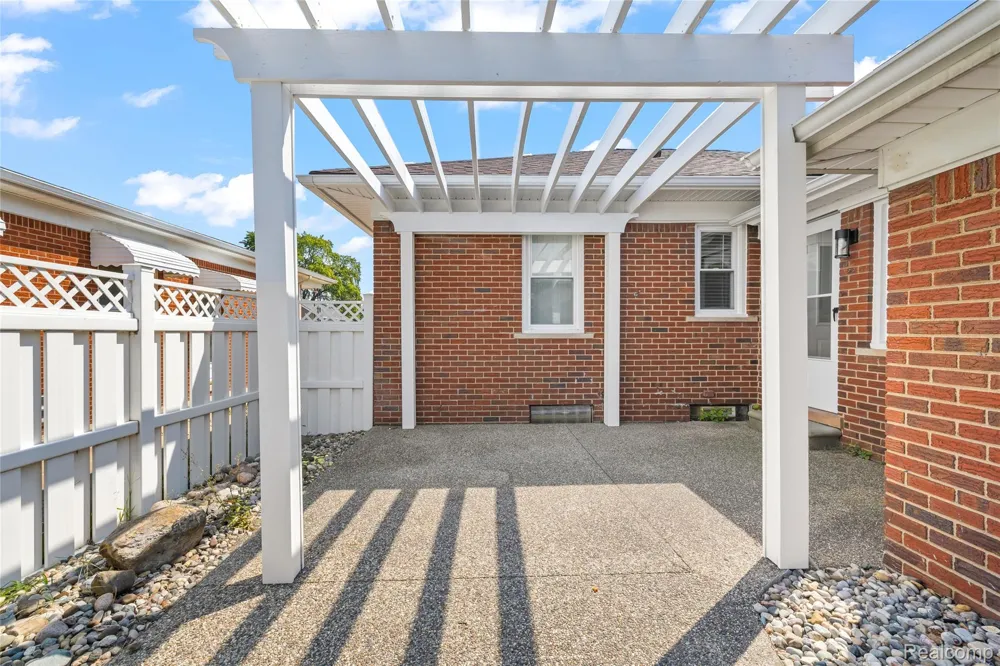 22405 Piper Avenue Eastpointe City, MI 48021