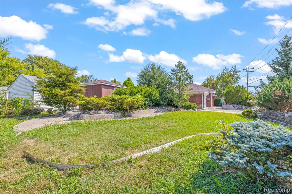 22405 Piper Avenue Eastpointe City, MI 48021
