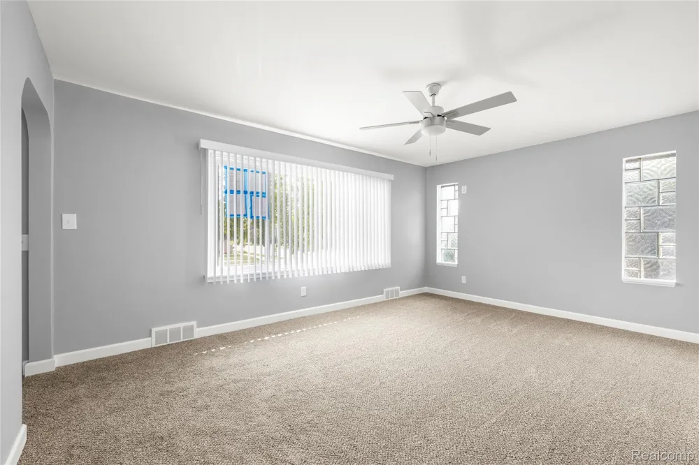 22405 Piper Avenue Eastpointe City, MI 48021