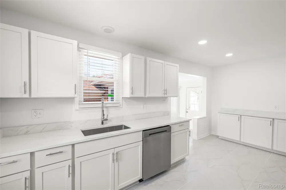 22405 Piper Avenue Eastpointe City, MI 48021