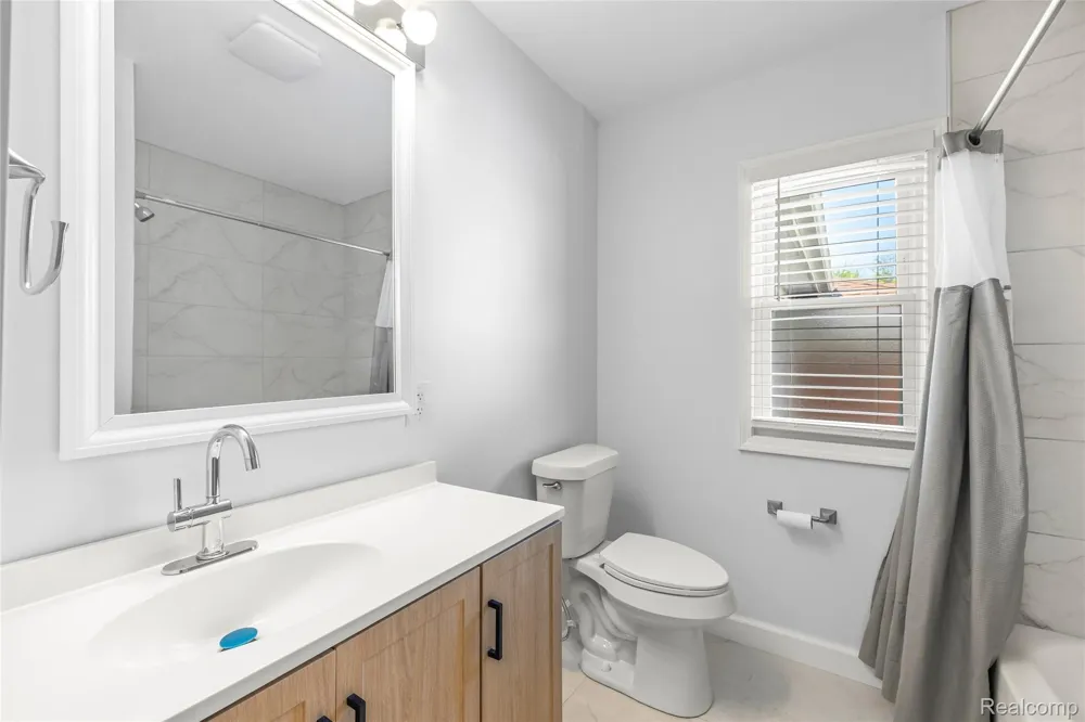 22405 Piper Avenue Eastpointe City, MI 48021