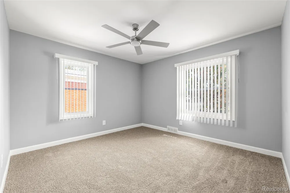 22405 Piper Avenue Eastpointe City, MI 48021