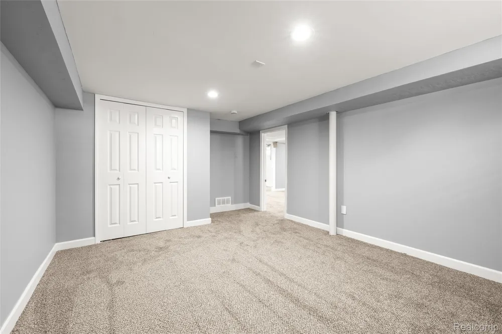 22405 Piper Avenue Eastpointe City, MI 48021