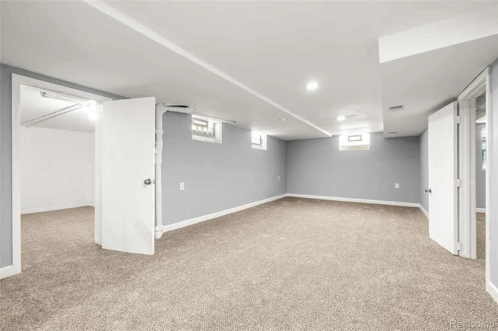 22405 Piper Avenue Eastpointe City, MI 48021