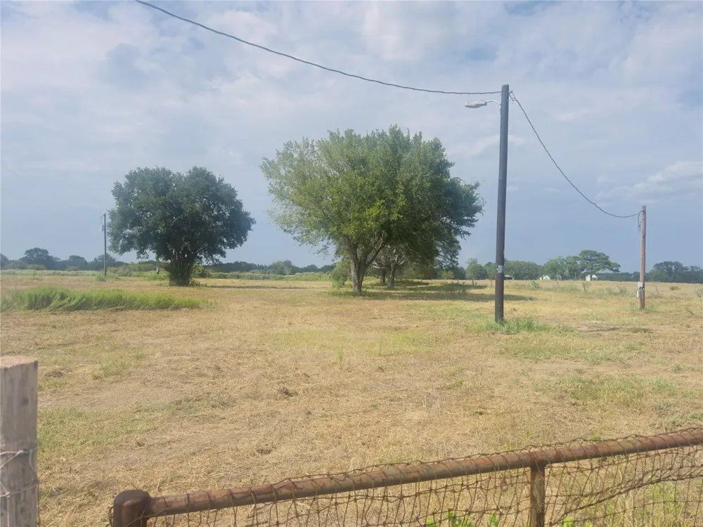 3884 Us Highway 90a Hallettsville, TX 77964