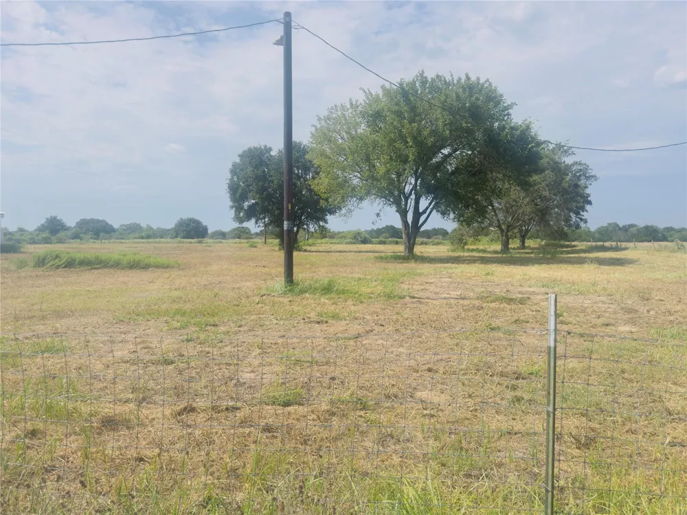 3884 Us Highway 90a Hallettsville, TX 77964