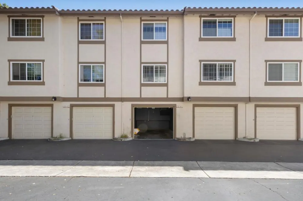 977 Warburton Avenue #203 Santa Clara, CA 95050