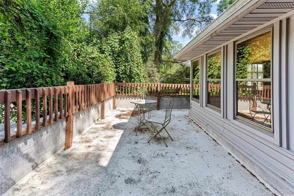 2550 Loon Lake Road Wixom City, MI 48393