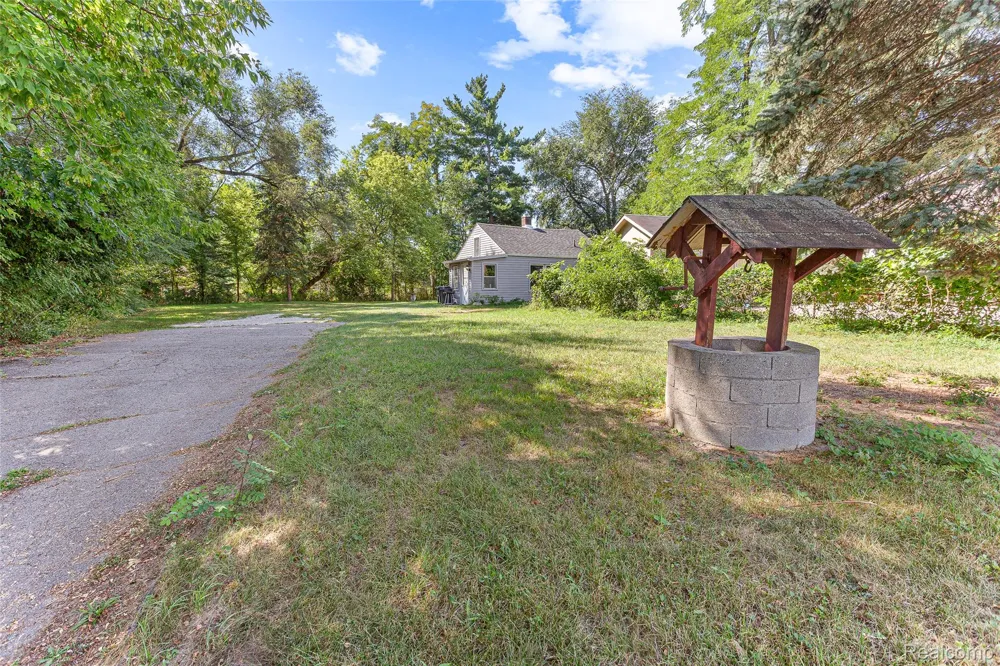 2550 Loon Lake Road Wixom City, MI 48393