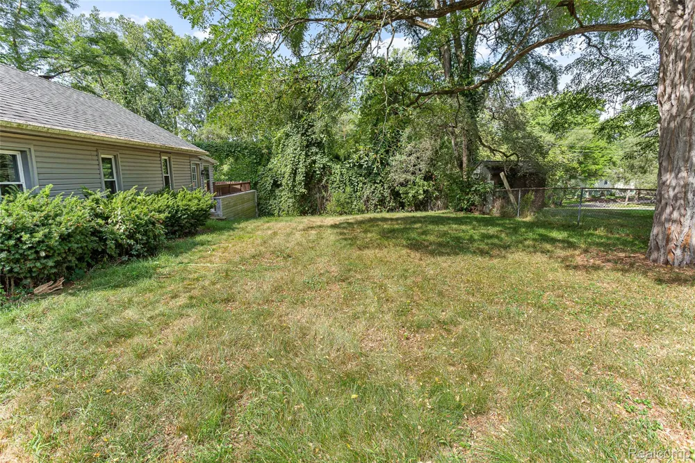 2550 Loon Lake Road Wixom City, MI 48393