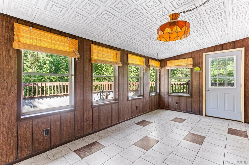 2550 Loon Lake Road Wixom City, MI 48393