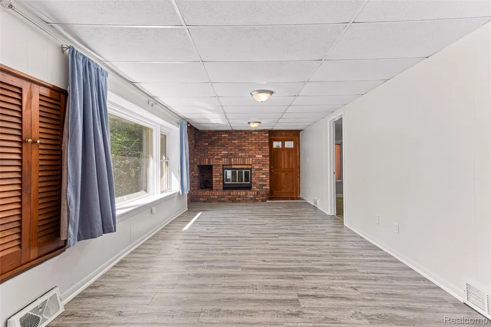 2550 Loon Lake Road Wixom City, MI 48393
