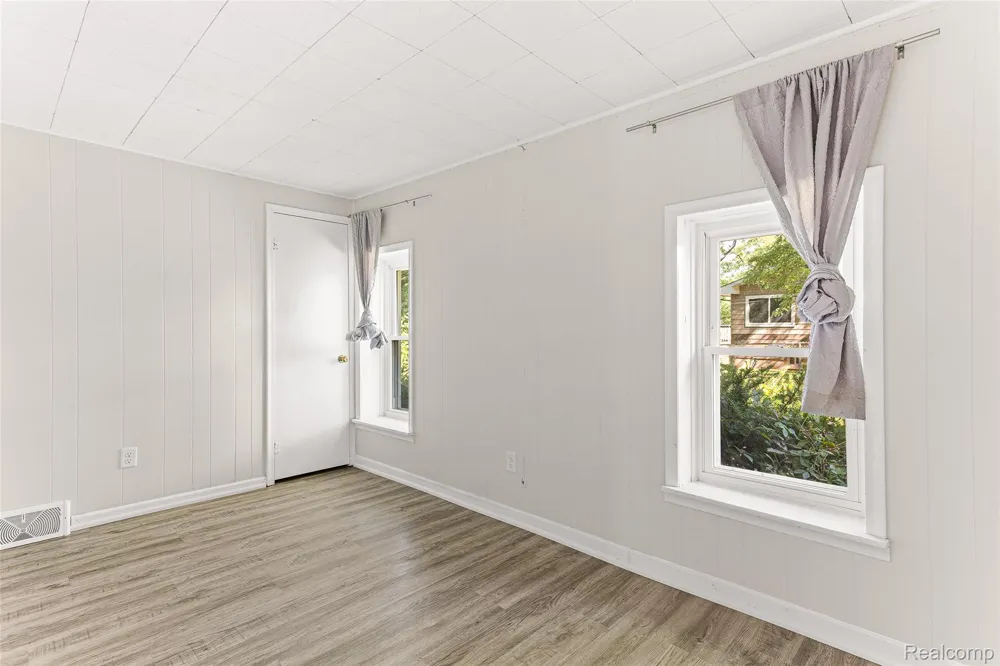 2550 Loon Lake Road Wixom City, MI 48393