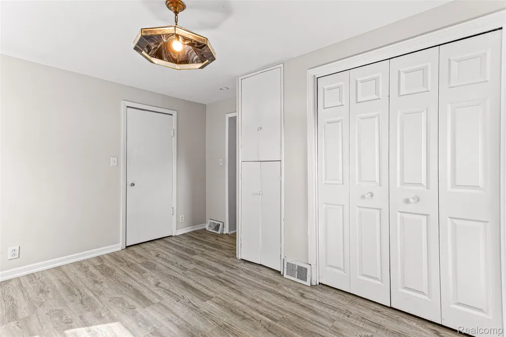 2550 Loon Lake Road Wixom City, MI 48393