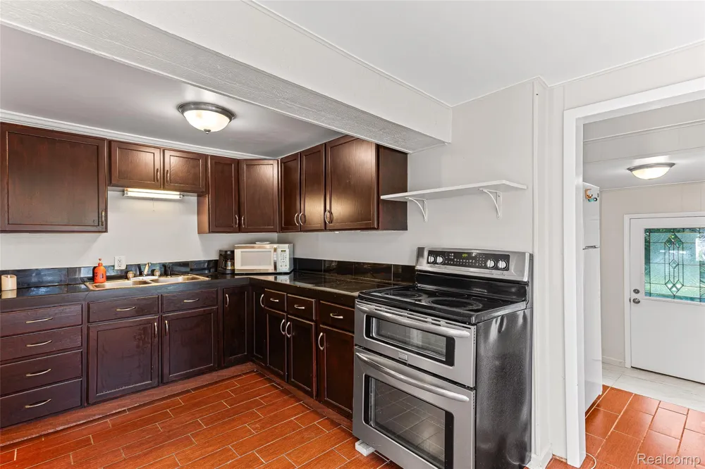 2550 Loon Lake Road Wixom City, MI 48393